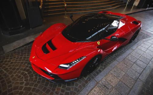 Ferrari-LaFerrari-red-supercar-top-view-night_2560x1600